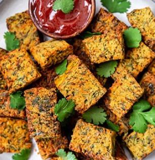 How to make Crispy Kothimbir Vadi : १ जुडी कोथिंबीर वापरून करा खमंग, कुरकुरीत कोथिंबीर वडी; खायला खुसखुशीत, चवीला भारी