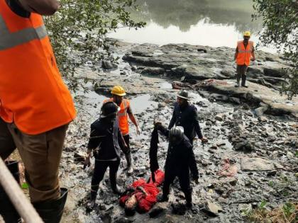 As luck would have it, 'he' fell into the creek and was fortunately saved; Police saved lives in thane | दैव बलवत्त्तर म्हणून 'तो' खाडीत पडूनही सुदैवाने बचावला; पोलिसांनी वाचविले प्राण