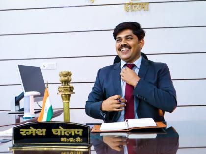 upsc success story know bangle seller ramesh gholap how to become ias officer without upsc coaching | प्रेरणादायी! वडिलांच्या अंत्यसंस्कारास जाण्यासाठी नव्हते पैसे, कोचिंगशिवाय 'तो' झाला IAS अधिकारी