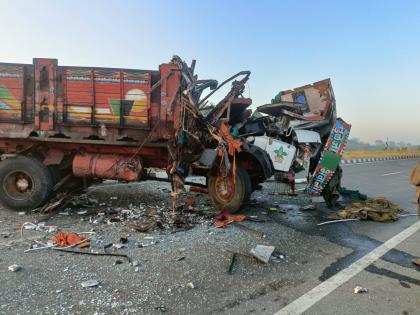 Fatal accident involving truck and private bus on Sinnar-Shirdi highway in Nashik; Many injured | सिन्नर-शिर्डी महामार्गावर बस व ट्रकची धडक; दहा जणांचा मृत्यू तर ३४ जखमी