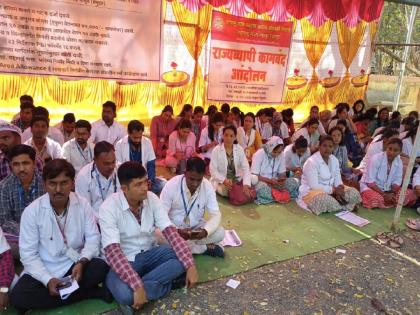 In Latur strike of doctors in health sub-centres; Patient services in villages stopped | आरोग्य उपकेंद्रातील डॉक्टरांचे कामबंद; खेड्यापाड्यातील रुग्णसेवा ठप्प