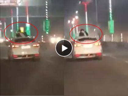 After hug on scooty, now video of couple romancing through car's sunroof goes viral | खुल्लम खुल्ला प्यार! बाईकनंतर कपलचा कारचं सनरुफ उघडून रोमान्स, 'तो' Video तुफान व्हायरल