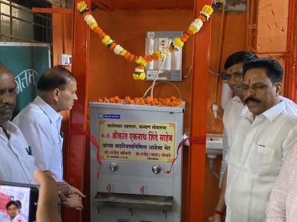 On the occasion of Shrikant Shinde's birthday, a water cooler was given to the children of Sarada School, Ulhasnagar | श्रीकांत शिंदेंच्या वाढदिवसानिमित्त शारदा शाळेतील मुलांना पाण्याचा कुलर!