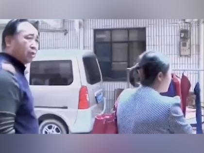 man reunited with real multimillionaire parents after 25 years of abduction china | "पैसाच सर्व काही नाही" अब्जाधीश आई-वडिलांचा दत्तक मुलगा घर सोडून निघून गेला कारण...