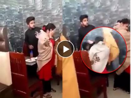 Video angry mother beats her daughter with slipper sitting with boyfriend in restaurant | Video - आईने लेकीला रेस्टॉरंटमध्ये बॉयफ्रेंडसोबत रंगेहाथ पकडलं, चपलेने बेदम मारलं अन्...