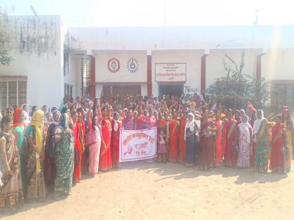 Anganwadi workers march on Integrated Child Development Project office in Ashti | अंगणवाडी सेविकांचा एकात्मिक बाल विकास प्रकल्प कार्यालयावर मोर्चा