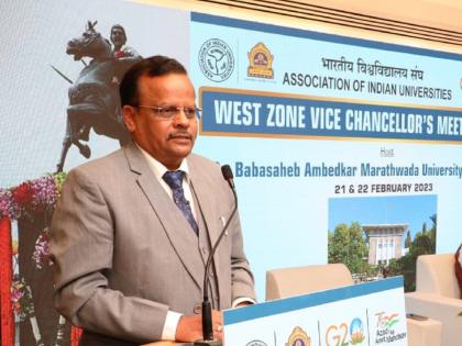 'Hava ka kam hai chalana, diye ka kam hai jalna'; Vice-Chancellor Pramod Yevle's Remarks on Assessment Methodology | 'हवा का काम है चलना, दिये का काम है जलना'; कुलगुरू प्रमोद येवलेंची मुल्यांकन पद्धतीवर टिपणी