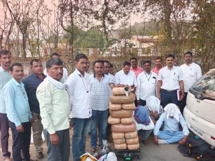 Railway police used to smuggle ganja; Three arrested with 38 kg ganja in Hingoli | रेल्वे पोलीसच करायचा गांजा तस्करी; हिंगोलीत ३८ किलो गांजासह तिघे ताब्यात 