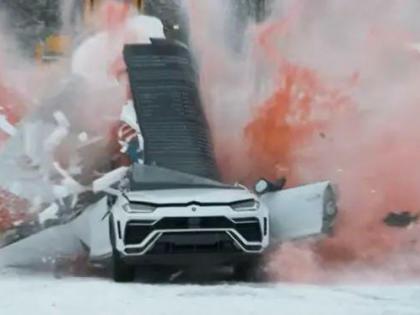 russian youtuber smashes lamborghini worth over rs 3 crore into pieces to promote energy drink | Video - एनर्जी ड्रिंक प्रमोट करण्याच्या नादात प्रसिद्ध YouTuber ने तोडली कोट्यवधींची लॅम्बोर्गिनी