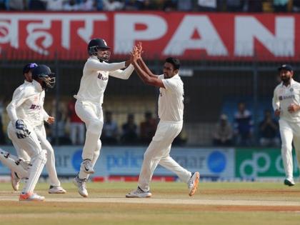 ICC Ranking : Tied at the top: Another twist in race to hold No.1 Test bowler ranking, R Ashwin & James Anderson in number one position | अहमदाबाद कसोटीपूर्वी आर अश्विनचे नुकसान; संकटात सापडलंय ICC ने दिलेलं मानाचं स्थान