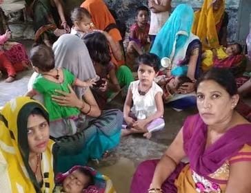 geeta be came jijaibai for malnourished children now 6802 children got healthy in kolaras | कौतुकास्पद! पतीने सोडलं पण 'तिने' लेकरांना जवळ केलं; कुपोषित मुलांसाठी जिजीबाई झाली गीता