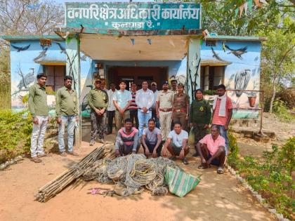 There was a murmur and Chital's four hunters were picked up with the meat | कुणकुण लागली अन् चितळाच्या चार शिकाऱ्यांना मांसासह उचलले