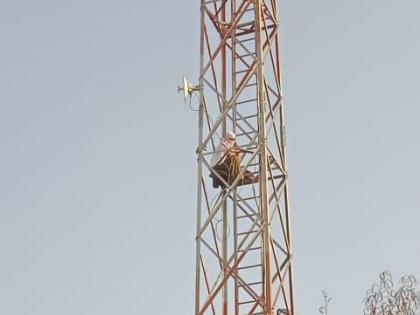 Woman protested by climbing the tower for four hours, accused of filing false cases against her husband in buldhana | चार तास महिलेचे टॉवरवर चढून आंदोलन, पतीविरुद्ध खोटे गुन्हे दाखल केल्याचा आरोप