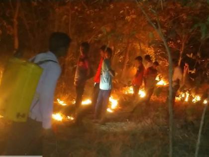 Firefighters are ready to extinguish forest fires in thane | जंगलातील वणवा विझवणारे अग्निदूत जंगलात झाले तयार