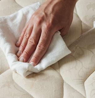 गाद्या फार कळकट-घाणेरड्या दिसतात, डाग पडलेत? ५ उपाय- गाद्याही होतील स्वच्छ