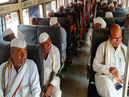 Video: Devotees flock to Paithan on the occasion of Nathshashti; Abhang in 'Lal Pari', the tone of devotional songs | Video: नाथषष्टीनिमित्त भाविकांचा ओढा पैठणकडे; 'लाल परी'मध्ये अभंग, भक्तीगीतांचा स्वर