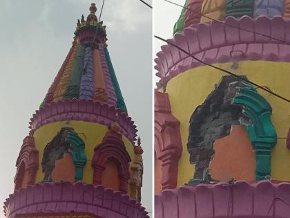 Lightning struck the Kalas of the Lakshmi temple, shattering the top in Dhanegaon | अवकाळी पावसाचा तडाखा, लक्ष्मी मंदिराच्या कळसावर वीज कोसळली; गाभाऱ्यापर्यंत गेला तडा