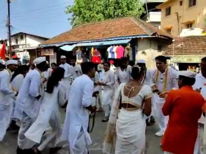 Shree Jagatguru Narendracharya Maharaj procession in Uran | श्री जगतगुरु नरेंद्राचार्य महाराज सांप्रदायिकांकडून उरणमध्ये शोभायात्रा