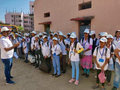 Happiness is in the sky! Toddlers from ZP schools of Chhatrapati Sambhajinagar on field trips for the first time; That too direct to Bangalore, Andhra Pradesh | आनंद गगनात मावेना! झेडपी शाळांतील चिमुकले पहिल्यांदाच सहलीवर; तेही थेट बंगळुरू,आंध्रात