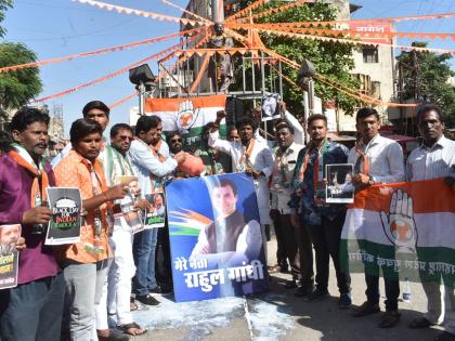 Rahul Gandhi's photo is anointed with milk by Youth Congress workers in solapur | सोलापूरमध्ये युवक काँग्रेसच्या कार्यकर्त्यांकडून राहुल गांधींच्या फोटोला दुग्धाभिषेक