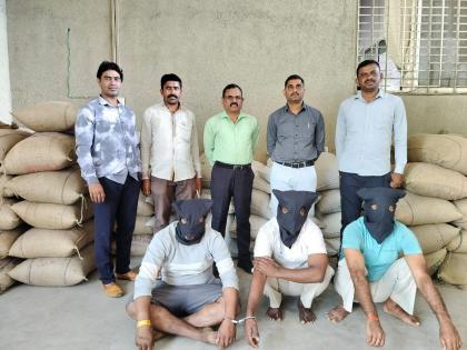 Grain theft gang caught in Maharashtra, Telangana states | महाराष्ट्र, तेलंगणा राज्यात धान्याची चोरी करणारी टोळी पकडली