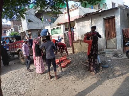 As the work was not being done in Jalgaon, the residents protested and it had the opposite effect | जळगावमध्ये काम होत नाही म्हणून रहिवाशांनी आंदोलन केले अन् उलटाच परिणाम झाला