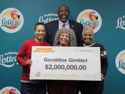 america florida woman who spent all her savings on daughters cancer treatment wins 2 million lottery | चमत्कार! आईने आयुष्यभराची कमाई लेकीच्या कॅन्सरवर खर्च केली; नशीब पालटलं, झाली करोडपती