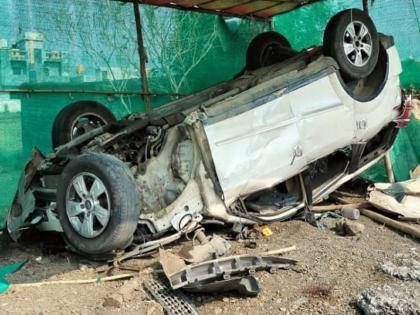 The jeep turned around and entered the hotel; Citizens broke the glass and pulled out the injured, one died | भरधाव जीप उलटून हॉटेलात शिरली; नागरिकांनी काचा फोडून जखमींना बाहेर काढले,एकाचा मृत्यू