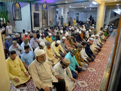 'Alvida-Alvida Mahe Ramzan...' Shab-e-Qadr celebrated with various religious programs in Nashik! | ‘अलविदा-अलविदा माहे रमजान...’ नाशिकमध्ये शब-ए-कद्र विविध धार्मिक कार्यक्रमांनी साजरी