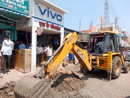 Neglect of serving notices; Finally, JCB on encroachments | नोटिसा बजावूनही दुर्लक्ष; अखेर अतिक्रमणांवर जेसीबी