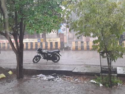 Rain for two hours in Parbhani, Zari area | परभणी, झरी परिसरात दोन तास पाऊस