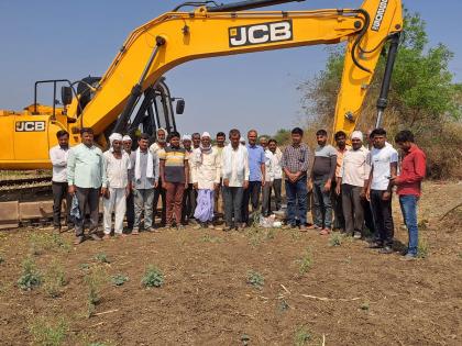 three generations dispute resolve, Panand Road breathed a sigh of relief for the farmers | अखेर तीन पिढ्यांपासूनच्या वादावर पडदा; पाणंद रस्त्याने घेतला मोकळा श्वास, शेतकऱ्यांची सोय