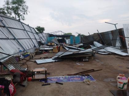 Torrential rains hit Sangli, Palus, Kadegaon, 11 injured after letter shed collapsed | सांगली, पलूस, कडेगावला वळवाच्या पावसाची हजेरी, पत्राचे शेड कोसळून ११ जखमी