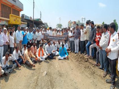 Rastraroko protest on highway in Aurad for bridge construction | पूल बांधकामासाठी औरादमधील महामार्गावर रास्तारोको आंदोलन