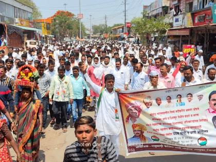 Farmers march in Mohol to demand release of water in dam in Mohol | बंधाऱ्यात पाणी सोडण्याच्या मागणीसाठी मोहोळ येथे शेतकऱ्यांचा मोर्चा