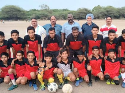 Ahmednagar District Team Selection for Sub Junior State Level Football Tournament | सब ज्युनिअर राज्यस्तरीय फुटबॉल स्पर्धेसाठी अहमदनगर जिल्ह्याच्या संघाची निवड