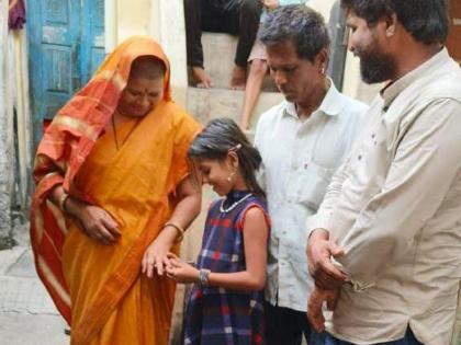 In latur Woman free from mental illness remembers daughter and home after six years; The little girl met | मानसिक आजारातून मुक्त मातेस ६ वर्षांनी आठवली मुलगी अन् घर; अखेर चिमुकलीची झाली भेट