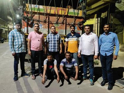 Two bull smugglers jailed, performance of market police | बैलांची तस्करी करणारे दोघे जेरबंद, बाजारपेठ पोलिसांची कामगिरी