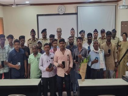 strong performance of cyber police; 20 stolen mobiles found | मोबाईल भेटल्याचा आनंद, सायबर पोलिसांनी चोरीस गेलेले २० मोबाइल शोधले