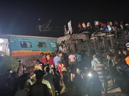 Odisha Train Accident balasore debashish 10 year old boy under heap of seven | Odisha Train Accident : 7 मृतदेहांमध्ये अडकलेला मुलगा, 2 दिवस शोधत होता मोठा भाऊ; अखेर 'असा' झाला चमत्कार