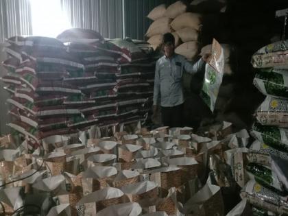 Danger with farmers! Bogus seeds filled warehouses; Hundreds of quintals of seeds in the market | शेतकऱ्यांसोबत धोका! बोगस बियाणांने गोदामच भरले;शेकडो क्विंटल बियाणे विक्री झाल्याचा अंदाज