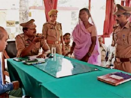 maharajganj victim complained against daughter in law and son in police station | "साहेब! लेकाने, सुनेने केसाला धरून घराबाहेर काढलं, आता कुठे जाऊ?"; हतबल आईचा सवाल