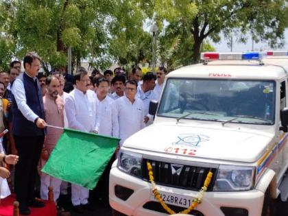 15 new four wheelers included in Latur Police Force; Handed over by Deputy Chief Minister Devendra Fadnavis | लातूर पोलीस दलात अत्याधुनिक १५ चारचाकी वाहने दाखल; देवेंद्र फडणवीसांच्या हस्ते सुपूर्द