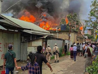 violence in manipur as mobs vandalise police armoury fire on forces | भयंकर! मणिपूरमध्ये जमावाचा पोलीस स्टेशन लुटण्याचा प्रयत्न; सुरक्षा दलांवर झाडल्या गोळ्या