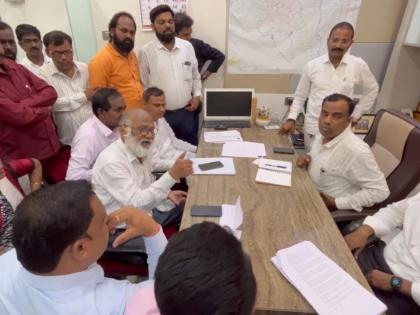 Ambernath Municipality meeting with MNS and hawkers; Trying to solve the hawker question | अंबरनाथ पालिकेची मनसे आणि फेरीवाल्यांसह बैठक; फेरीवाला प्रश्नावर तोडगा काढण्याचा प्रयत्न