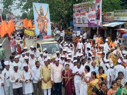 Gyanoba, Mauli Tukaram's chants of students dindi in Udgir | ज्ञानोबा, माऊली तुकारामांच्या गजरात उदगिरात विद्यार्थ्यांची दिंडी