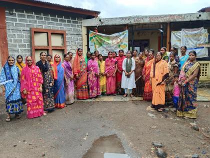 Women thiyya andolan in Tungi Gram Panchayat against illegal liquor sale | अवैध दारुविक्री विरोधात महिलांचा तुंगी ग्राम पंचायतमध्ये ठिय्या