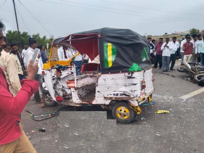 Two-wheeler-auto head-on collision near Udgir; Two killed, four injured | उदगीरजवळ दुचाकी-ऑटोची समोरासमोर धडक; दोघांचा जागीच मृत्यू