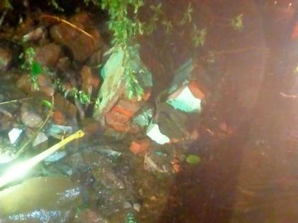 Mumbra bypass road collapses, no casualty | मुंब्रा बायपास रस्त्यावर दरड कोसळली, कोणतीही जीवितहानी नाही