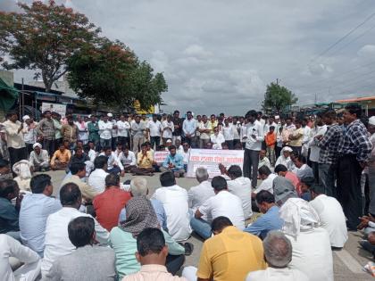 Gharni Water Save Action Committee's roadblock at Yerolmod | घरणी पाणी बचाव कृती समितीचा येरोळमोड येथे रास्तारोको